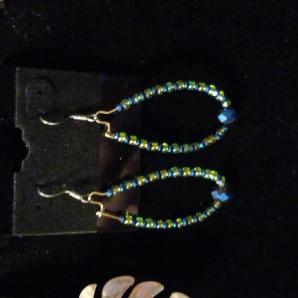 2 pairs of earrings - Picture 2 of 6
